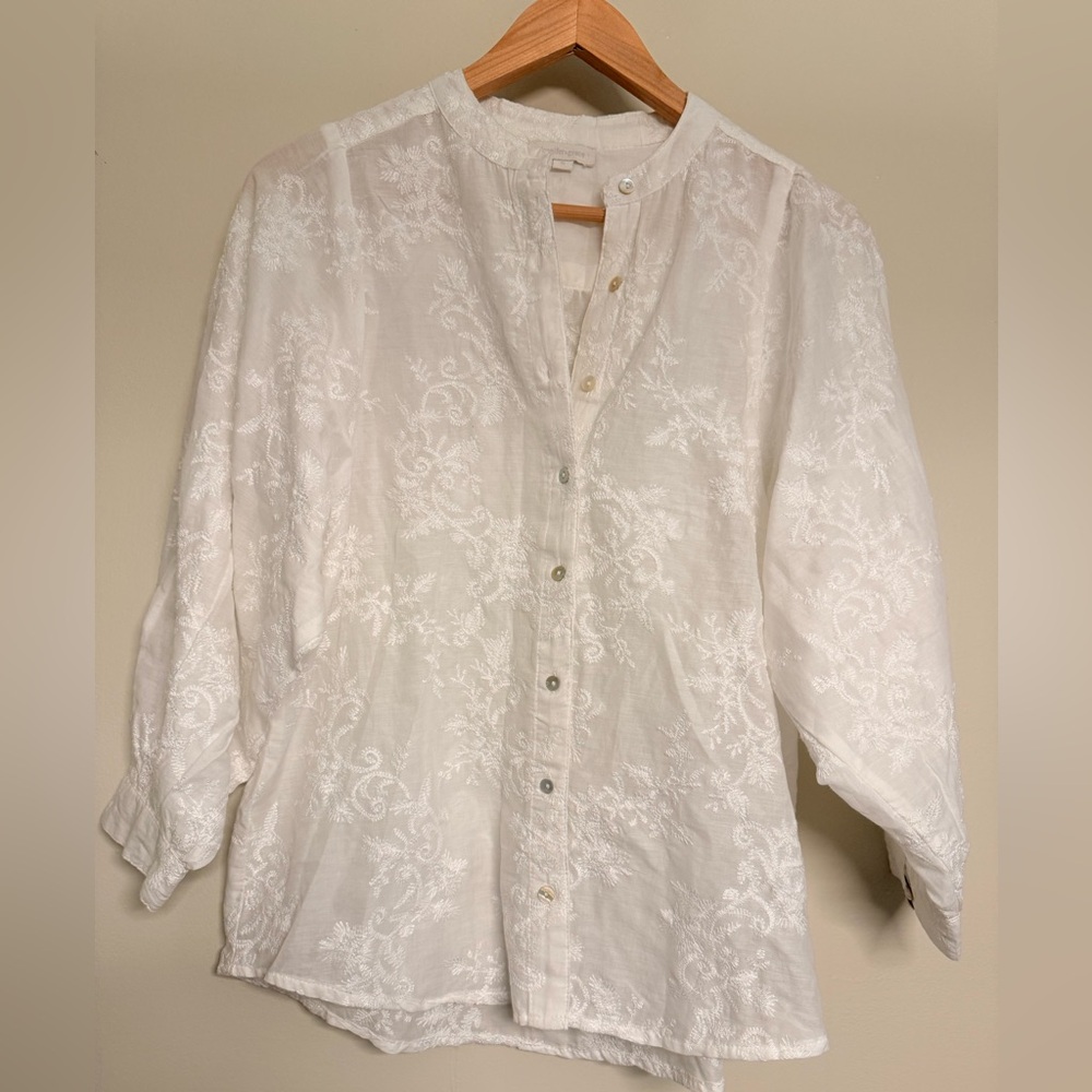 Jennifer and Grace Elegant White floral‎ embroidered Women's Top, Size Small